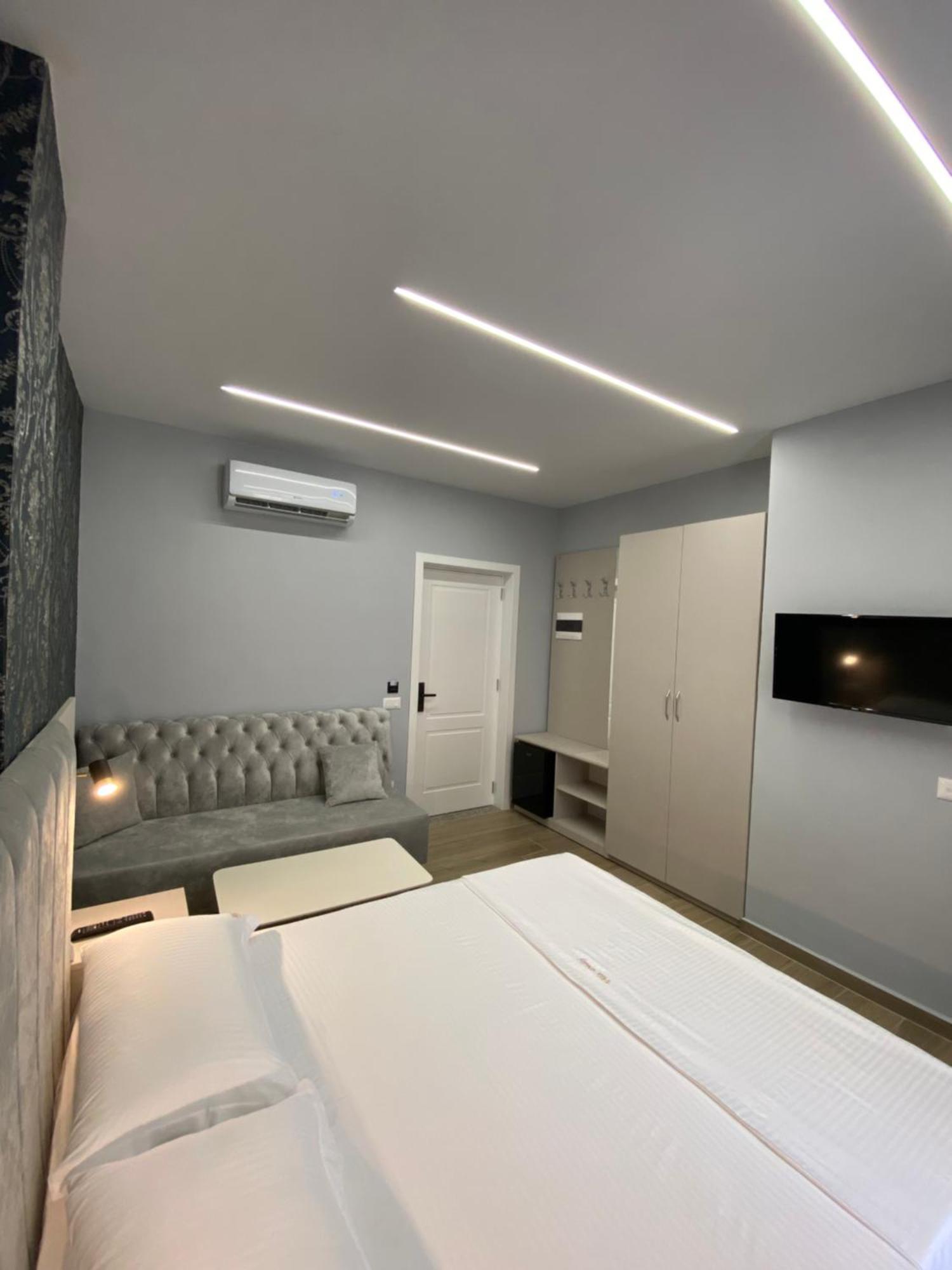 Hotel Vila Dedej Durres Exterior photo